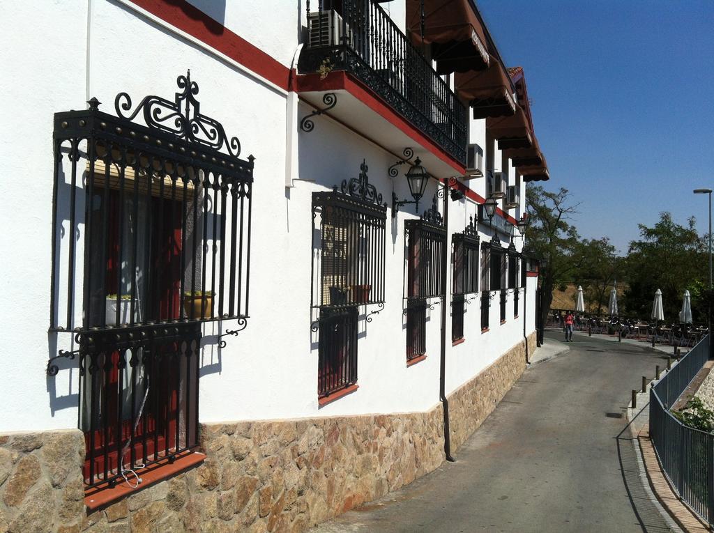 Hostal Paracuellos Paracuellos de Jarama Extérieur photo