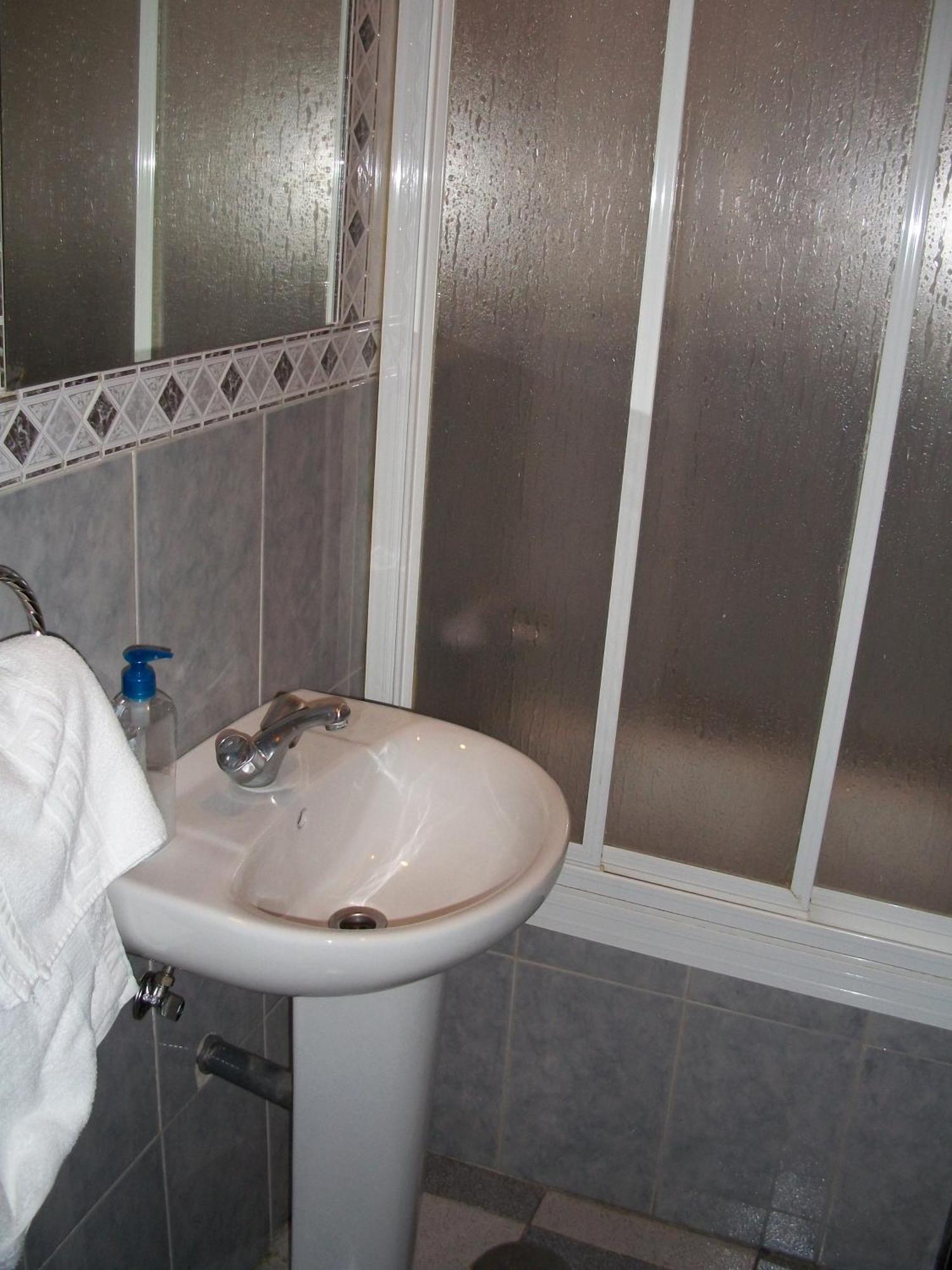 Hostal Paracuellos Paracuellos de Jarama Extérieur photo