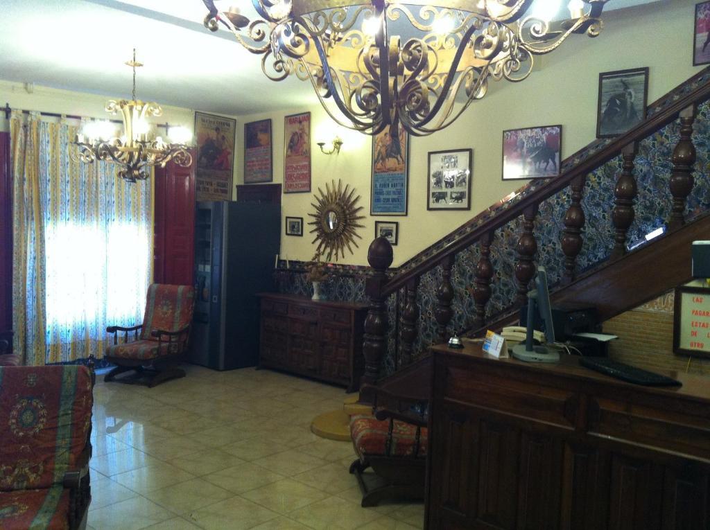 Hostal Paracuellos Paracuellos de Jarama Extérieur photo